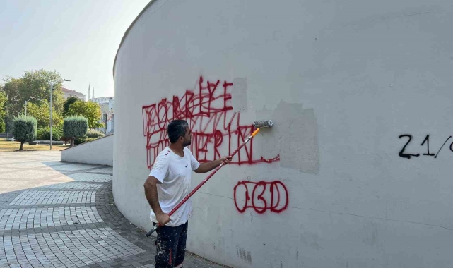 Görüntü kirliliği oluşturan yazılar boyanıyor