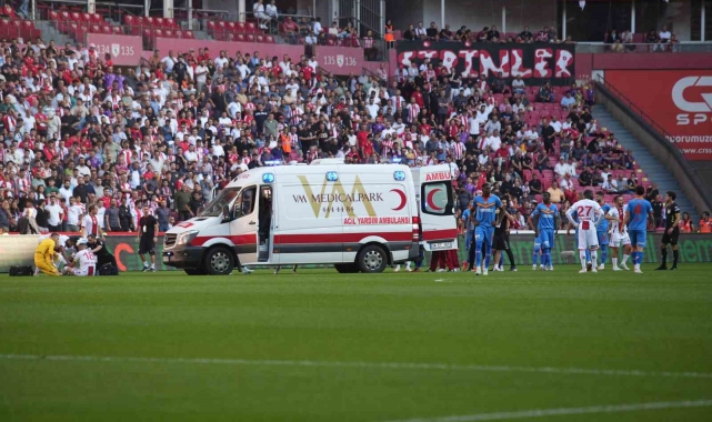 Göztepeli futbolcu Solet, ambulansla hastaneye kaldırıldı