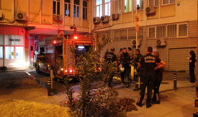 Güç kaynağından çıkan yangın, hastanede paniğe sebep oldu