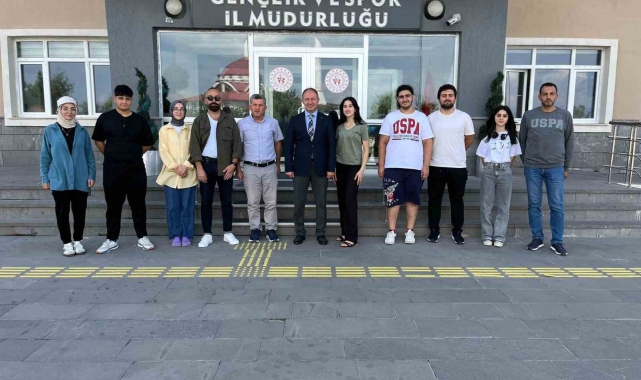 Gülümseyin geliyoruz ekibi deprem bölgesi yollarında