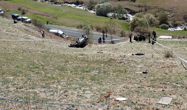 Gümüşhane'de kamyonet 70 metrelik uçuruma yuvarlandı: 2 ölü