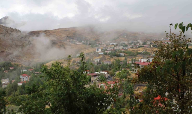 Hakkari'de sağanak yağış etkisini sürdürüyor