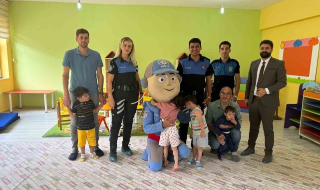 Hakkarili minikler 'Kanka Polisi' çok sevdi