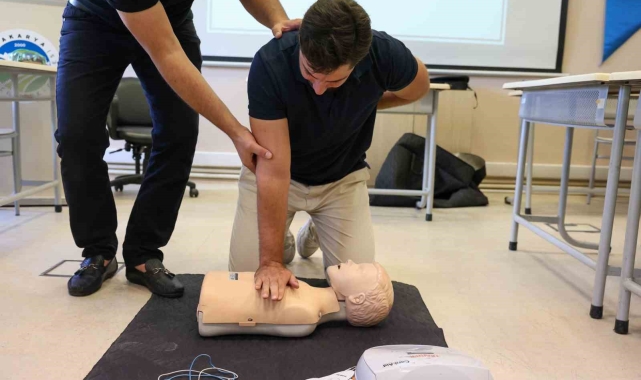 Hayat kurtaran &quot;heimlich&quot; manevrası eğitimi