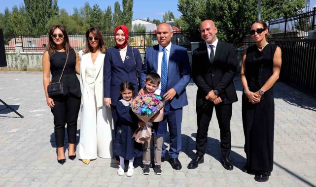 Hayırsever iş insanı, doğduğu evi kütüphaneye çevirdi, bahçesinde okul yaptı