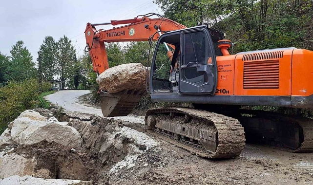 Heyelan bölgelerinde çalışmalar sürüyor