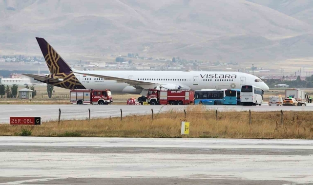 Hindistan uçağına bomba ihbarı: Erzurum Havalimanı'na acil iniş yaptı