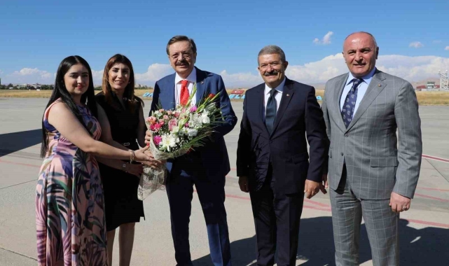 Hisarcıklıoğlu: "Van, doğru yolda ilerliyor"