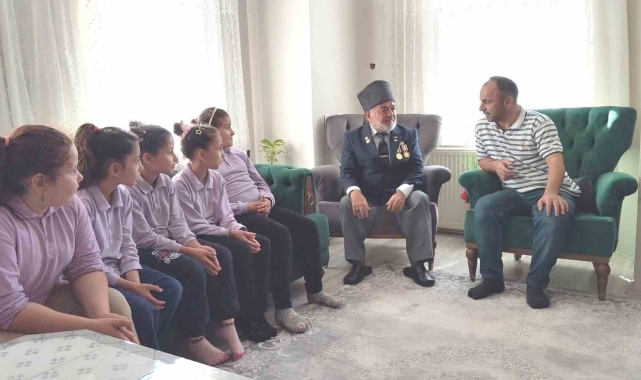 Hisarcık'ta miniklerden gazi amcalarına anlamlı ziyaret