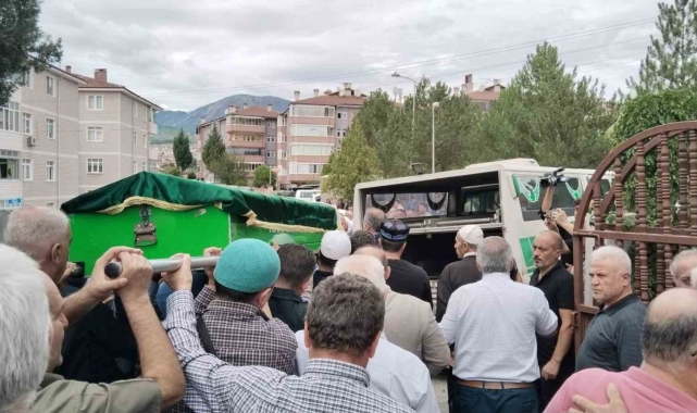 İlahiyatçı Mustafa Karataş'ın annesi son yolculuğuna uğurlandı