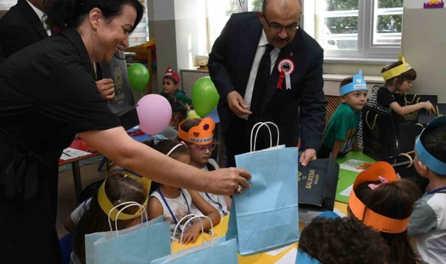 İlk derste miniklere hediyeler Balıkesir Büyükşehir'den