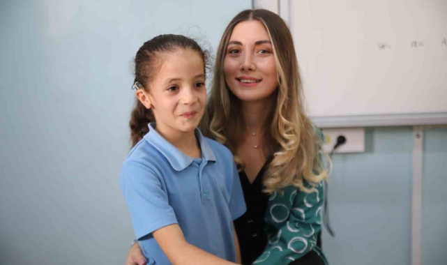 İşitme cihazı 7 yaşındaki Ecrin'i başarıya ulaştırdı