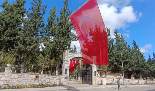 İsrail'in katlettiği Ayşenur'un cenaze töreni için mezarlıkta hazırlıklar tamamlandı