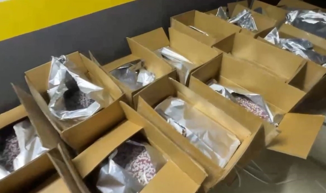 İstanbul'da düzenlenen operasyonlarda 3 milyon 815 bin uyuşturucu hap ele geçirildi