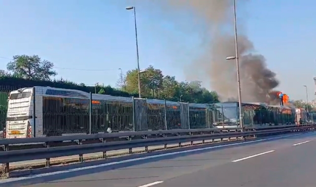 İstanbul'da korkutan metrobüs yangını