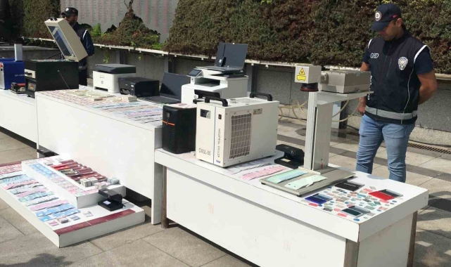 İstanbul'da sahte pasaport, kimlik ve vize hazırlayan şebekeye operasyon: 15 gözaltı