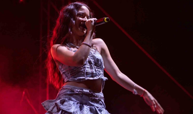 İzmir Enternasyonal Fuarı'nda müzik ve dans dolu gece