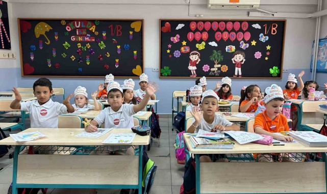 İzmir'de miniklere ilk zil 'uyum' için çaldı
