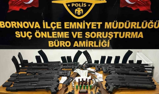 İzmir'de silah tacirlerine polisten operasyon