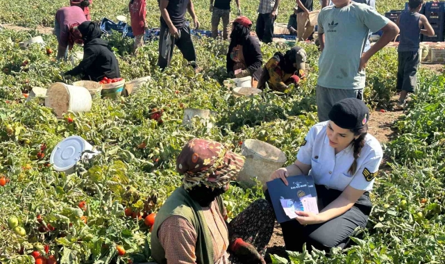 Jandarma personeli mevsimlik tarım işçilerini ziyaret etti