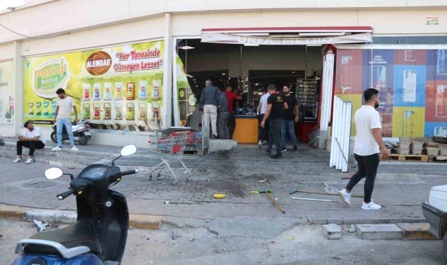 Kadın sürücü otomobiliyle markette daldı