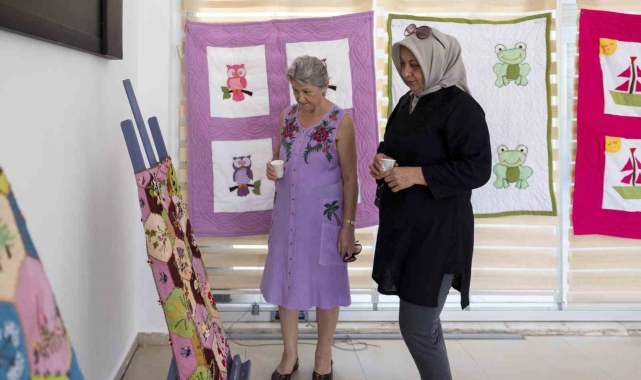 Kadınlar el emeği göz nuru ürünlerini sergiledi