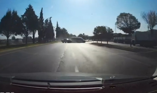 Kahramanmaraş'ta 6 kişinin yaralandığı kaza araç kamerasına yansıdı