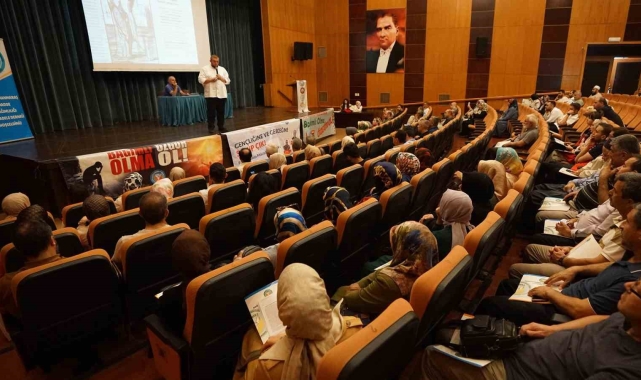 Kahramanmaraş'ta uzmanlar bağımlılıkla mücadeleyi anlattı