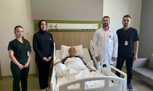 Kalın bağırsak kanseri hasta doğal delik cerrahisiyle sağlığına kavuştu