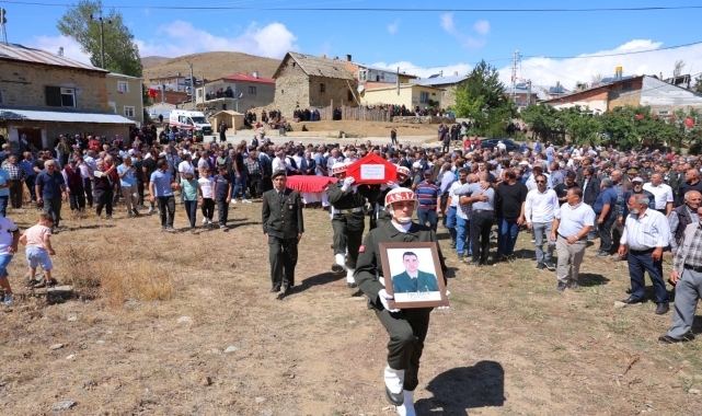 Kalp krizi sonucu vefat eden uzman çavuş Bayburt'ta son yolculuğuna uğurlandı
