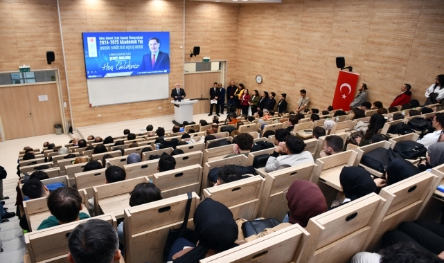 Kamu Başdenetçisi Malkoç, Bolu'da hukuk fakültesinin açılış dersini verdi