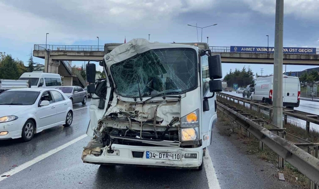 Kamyon kamyona arkadan çarptı: 1 yaralı