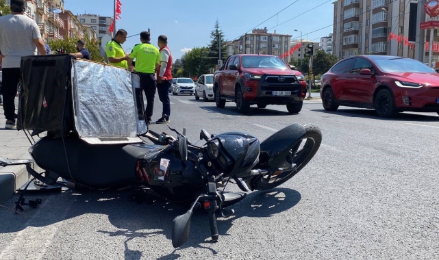Kamyonetle motosiklet çarpıştı: 1 ağır yaralı