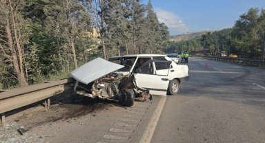 Karabük'te bariyere çarpan otomobildeki yolcu yaralandı