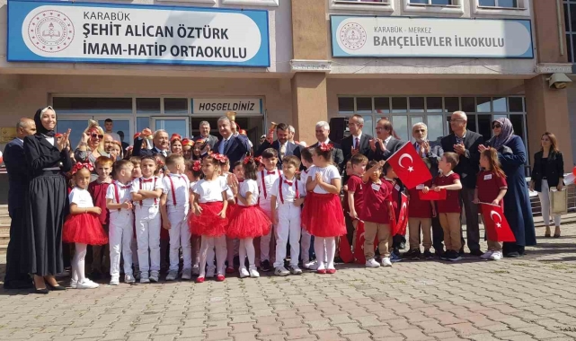 Karabük'te 37 bin öğrenci için ders zili çaldı
