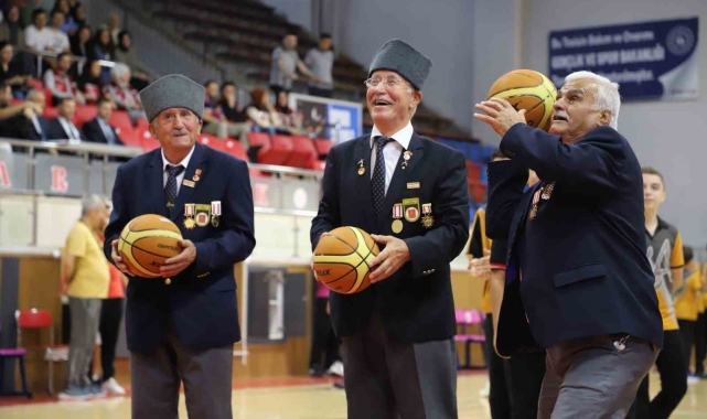 Karabük'te gaziler, öğrenciler ile birlikte spor faaliyetleri yaptı