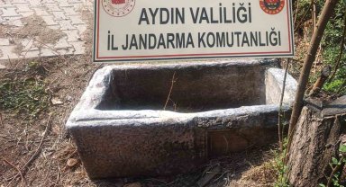 Karacasu'da boş lahit mezar ele geçirildi