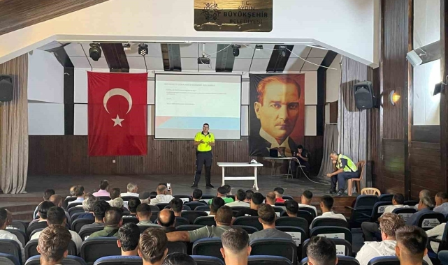 Karacasu'da motosiklet sürücüleri bilgilendirildi
