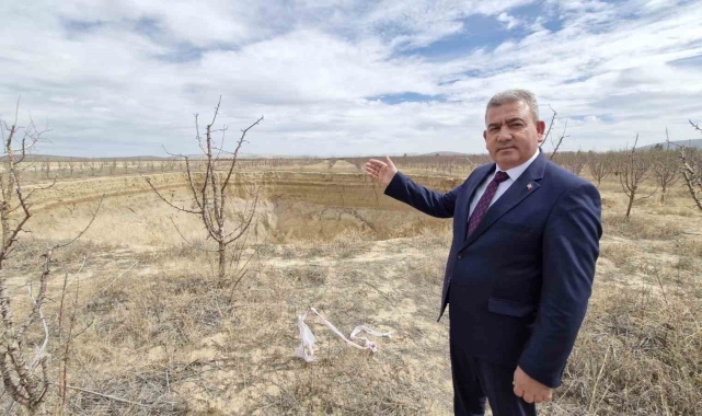 Karaman&#039;da 2 yıl önce oluşan obruğun çevresi ve derinliği iki katına çıktı