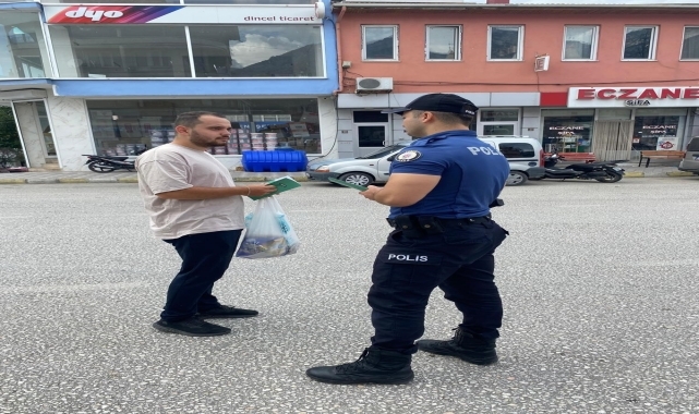 Kargı'da polis bağımlılıkla mücadele kapsamında vatandaşlar bilgilendirildi
