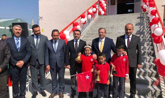 Kars'ta ilk ders zili çaldı