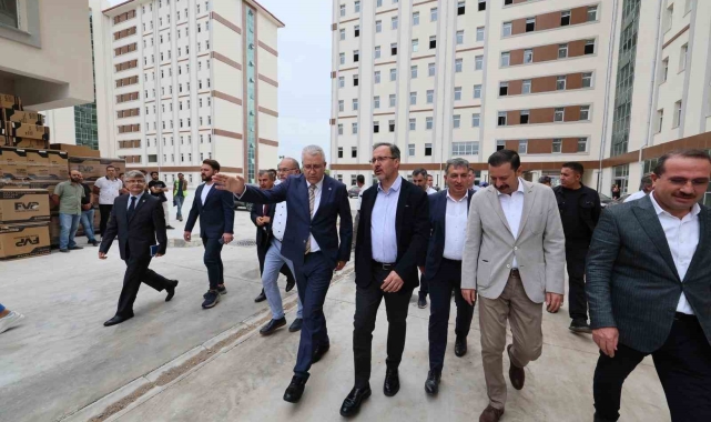 Kasapoğlu, Ege Üniversitesi'nde yapımı devam eden yurtları inceledi