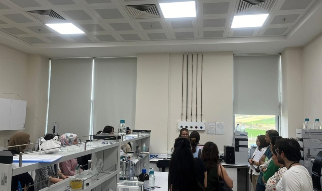 Kastamonu Üniversitesi'nde tez aşamasındaki katılımcılara eğitim
