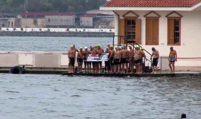 Katledilen Narin için Üsküdar'dan Kız Kulesi'ne yüzdüler