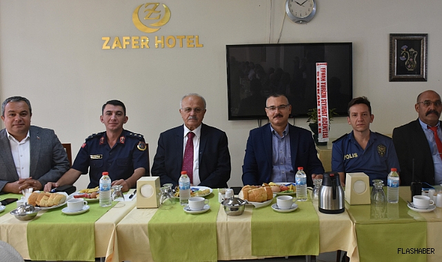 KAYMAKAM YILMAZ ŞOFÖRLERLE KAHVALTIDA BULUŞTU!