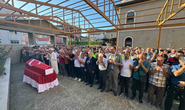 Kazada ölen babalarının tabutu başında gözyaşı döktüler