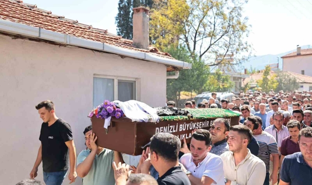 Kazada ölen genç kız son yolcuğuna uğurlandı