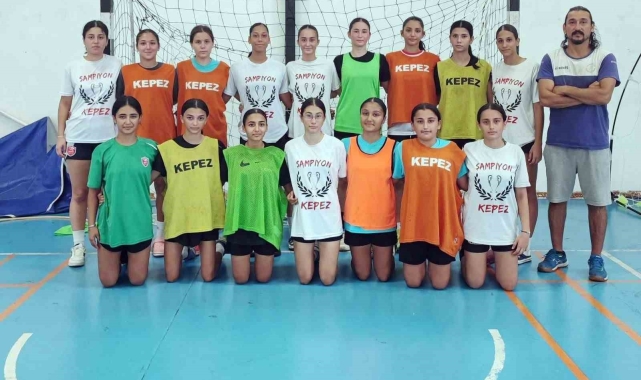 Kepez'in hentbolcuları 1. Lig'e hazırlanıyor