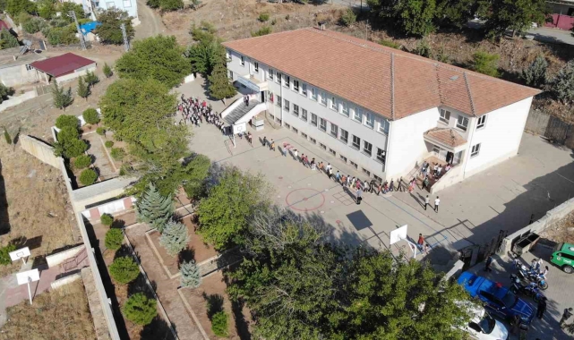 Kilis'te eğitimin ilk gününde geniş güvenlik önlemleri alındı