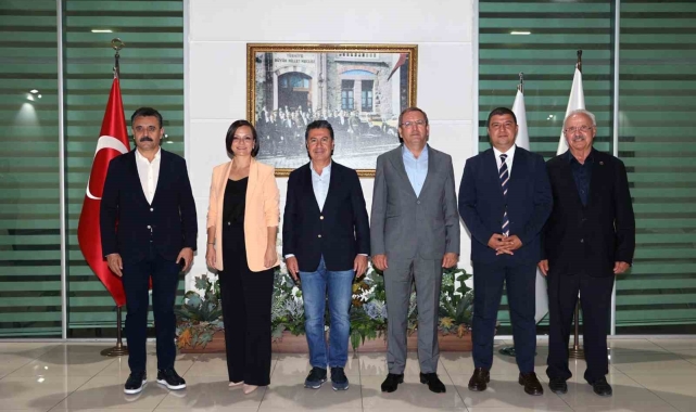 Kıyı Ege Belediyeler Birliği Encümeni İzmir'de toplandı